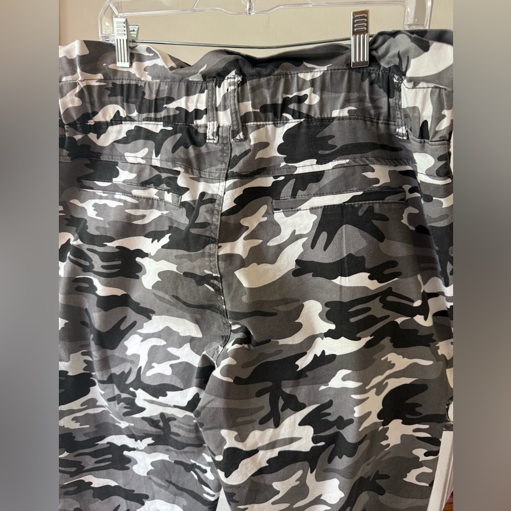 VIP Black & White Camouflage Joggers 22 - Picture 6 of 10